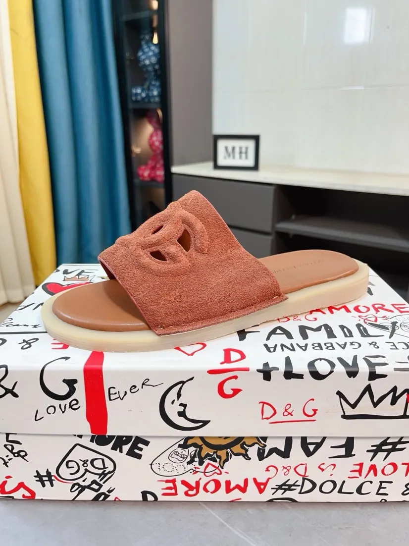 Men's shoes 💰340🌹🌹 (dg) New men's slippers, high-end boutique, leather puff upper with exquisite embossed logo decoration, fine workmanship, super soft sole, casual, loose and comfortable, a must-have in summer! \nsize：38-44